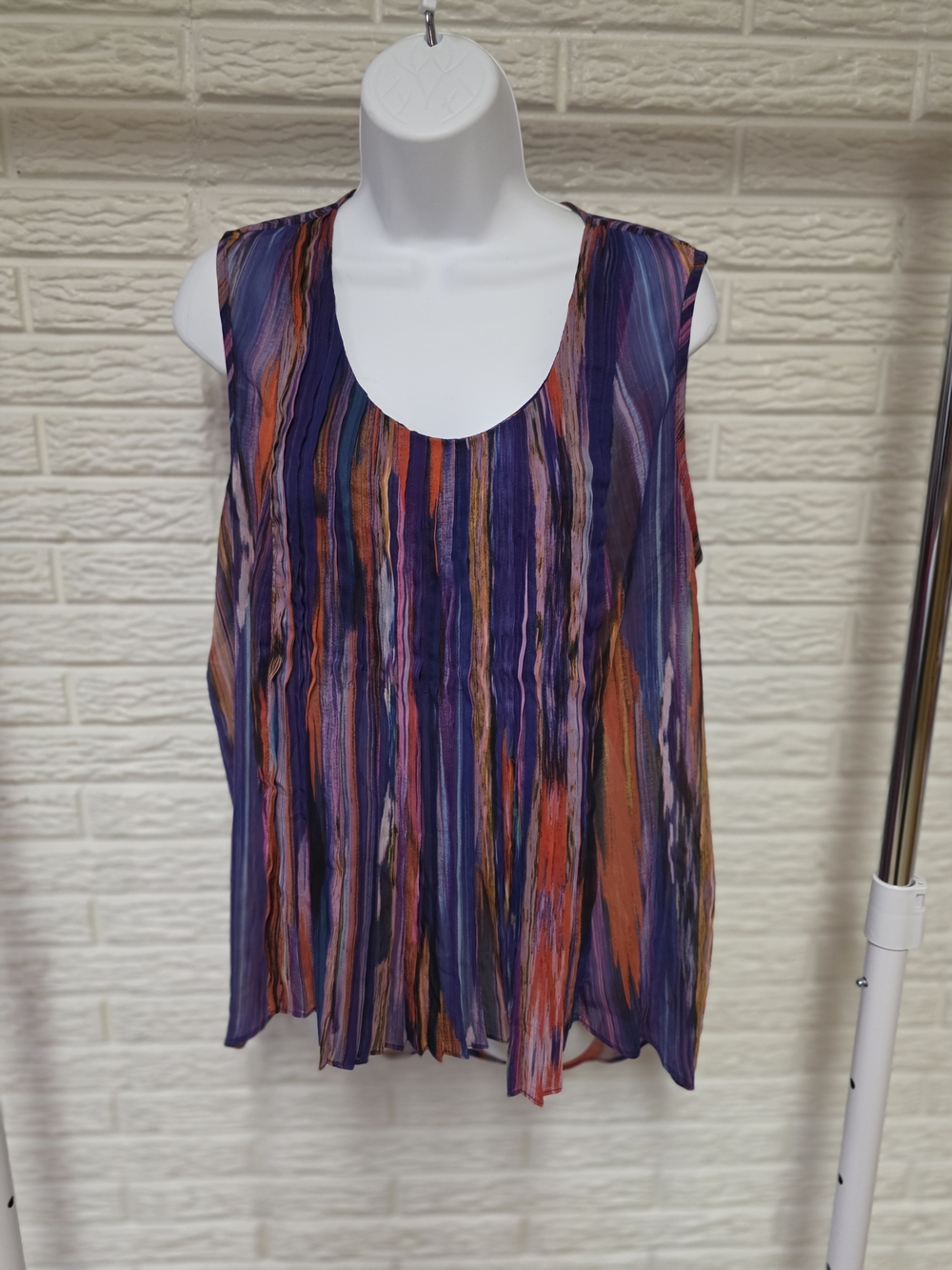 Milano Sleeveless Scoop Neck Striped Pleated Tank in Purple and Orange